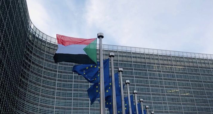 EUinArabic's tweet photo. #جمعة_مباركة
رفعنا العلم السوداني في الاتحاد الأوروبي لتكريم الشعب السوداني و للتعبير عن دعمنا لتطلعات السودانيين. ندعم الجهود الرامية من قبل المجتمع الدولي للعودة إلى المسار الديمقراطي بقيادة المدنيين.
#السودان https://t.co/6BN7yCemxx