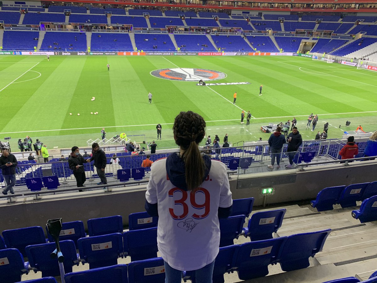 audreychatelard's tweet photo. Route et bleu sont nos couleurs, lyonnais est nôtre coeur❤️❤️❤️💙💙💙 
@OL https://t.co/TqveyTlIP1