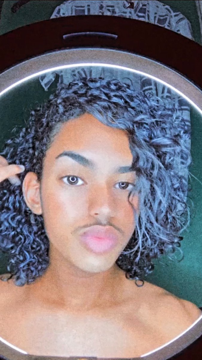 Kais09856441's tweet photo. 😻changement #NouvellePhotoDeProfil #curlyhair https://t.co/UmbJqr9TJr