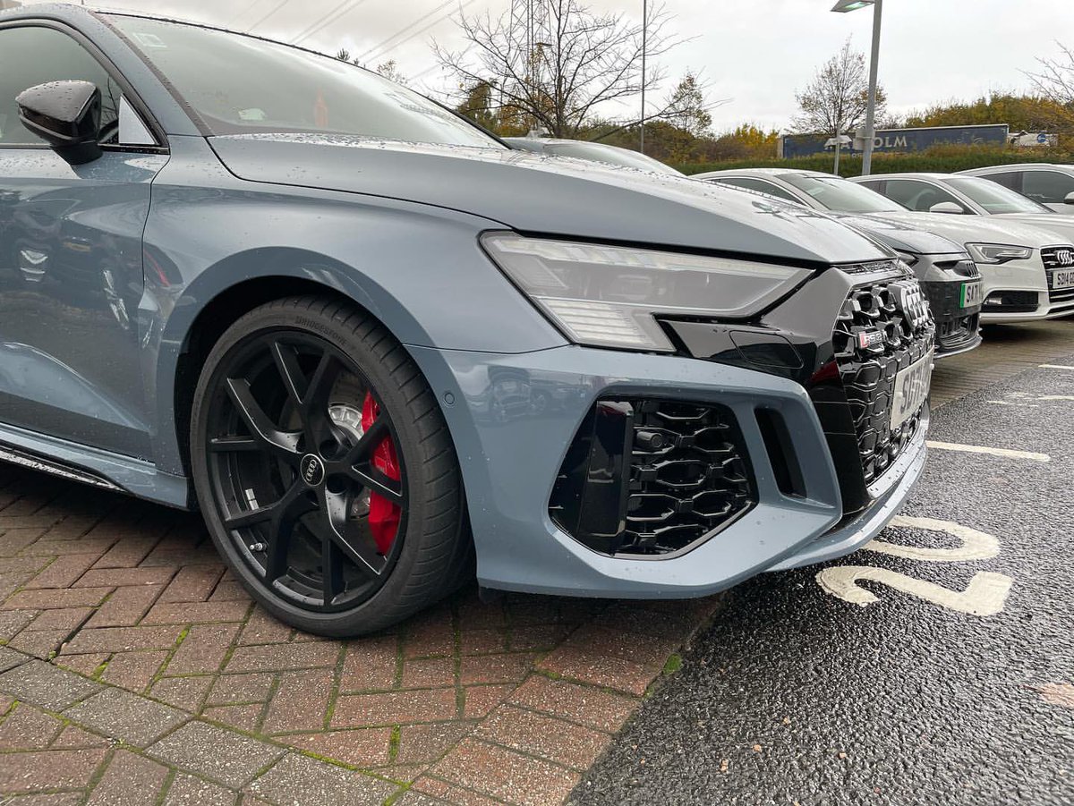 carpxrnpicx's tweet photo. 2022 Audi RS3 https://t.co/nlGKMqDEFb