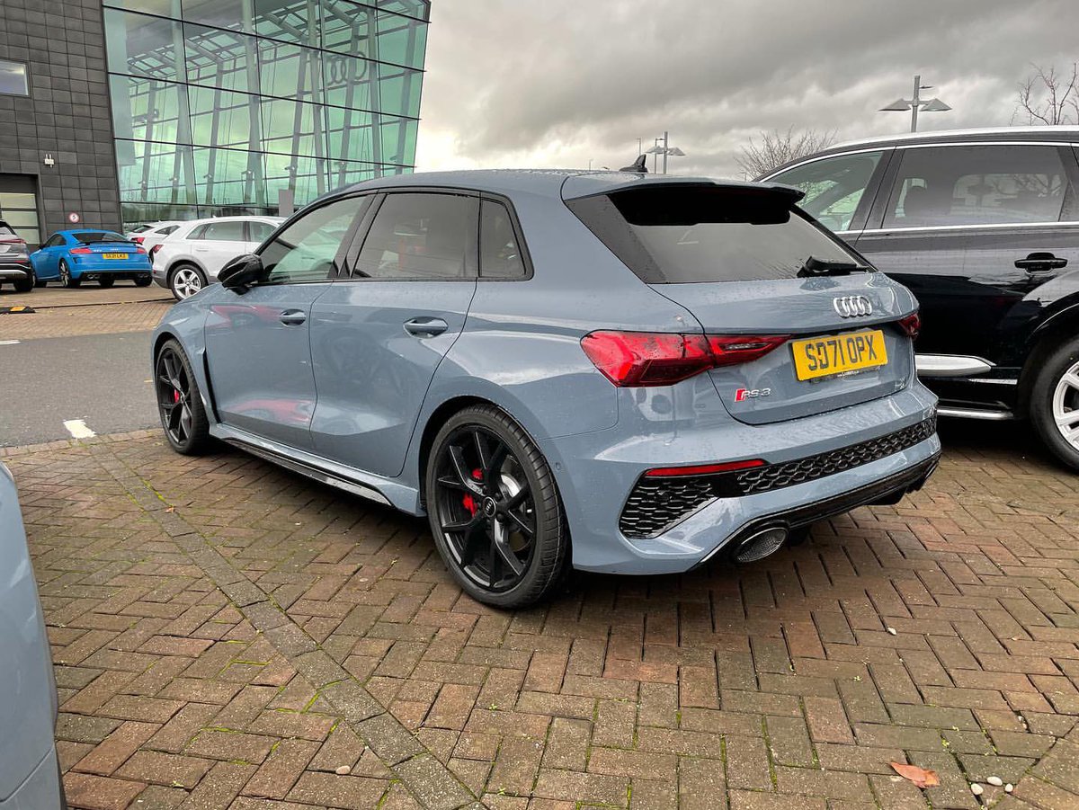 carpxrnpicx's tweet photo. 2022 Audi RS3 https://t.co/nlGKMqDEFb