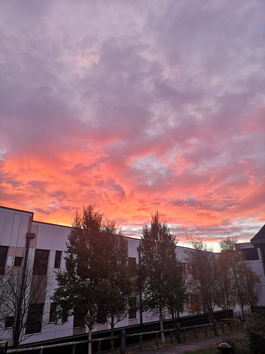 dr_tomlin_liz's tweet photo. Friday @BTHFT love a dramatic sunrise but looking for a quiet day to finish some work. #makingday https://t.co/hk8kKvCfhH