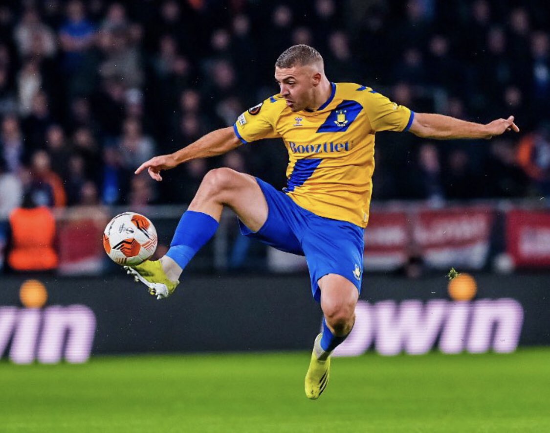 JesperBaewer's tweet photo. I min barndom/ungdom bankede hjertet hårdt for @allan_ravn… Nu er det ham her, @JosipRadosevic, der får mit voksne hjerte til at banke 💛💙
#Brøndby
#Brøndbyif
#3pointdk https://t.co/q6PE4oRVM1