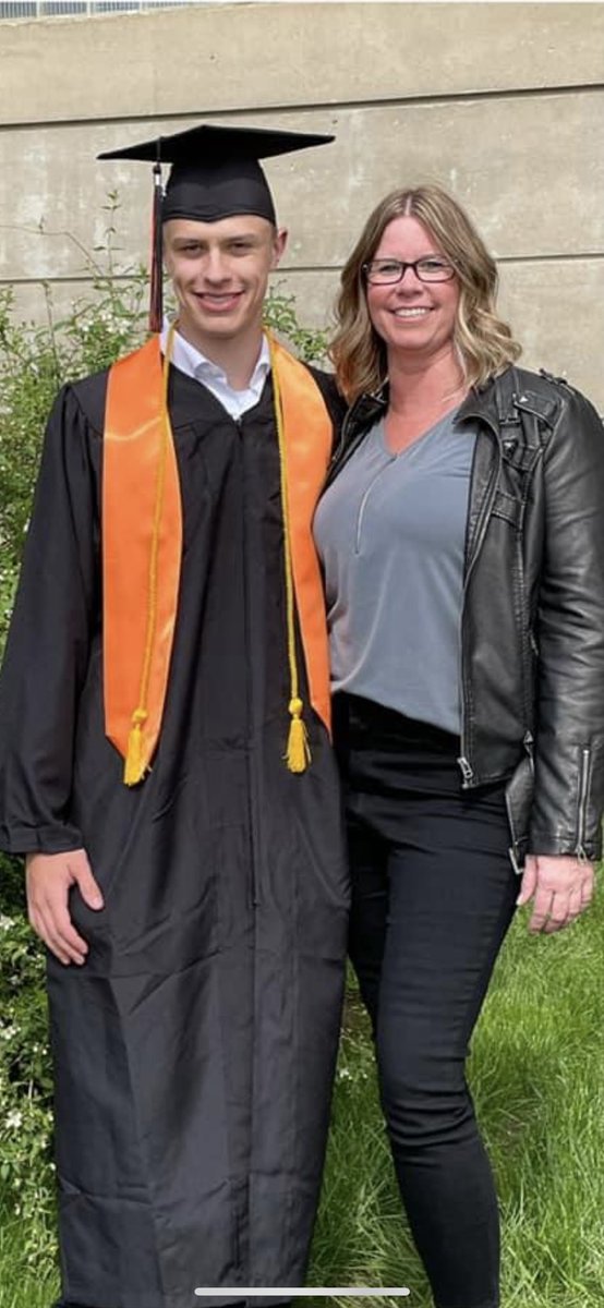 Drent_Kristi's tweet photo. Got a call from Dom last night. His midterm grades are in and he’s got a 4.0!!! Proud mama!!! https://t.co/Q3hvdfvSDO