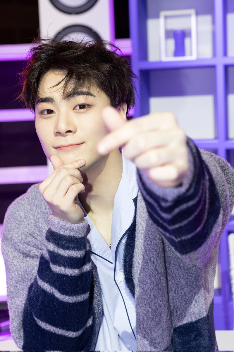 offclDALKONG's tweet photo. the set up                the shot

#문빈 #MOONBIN #ASTRO https://t.co/kaDVXuv611