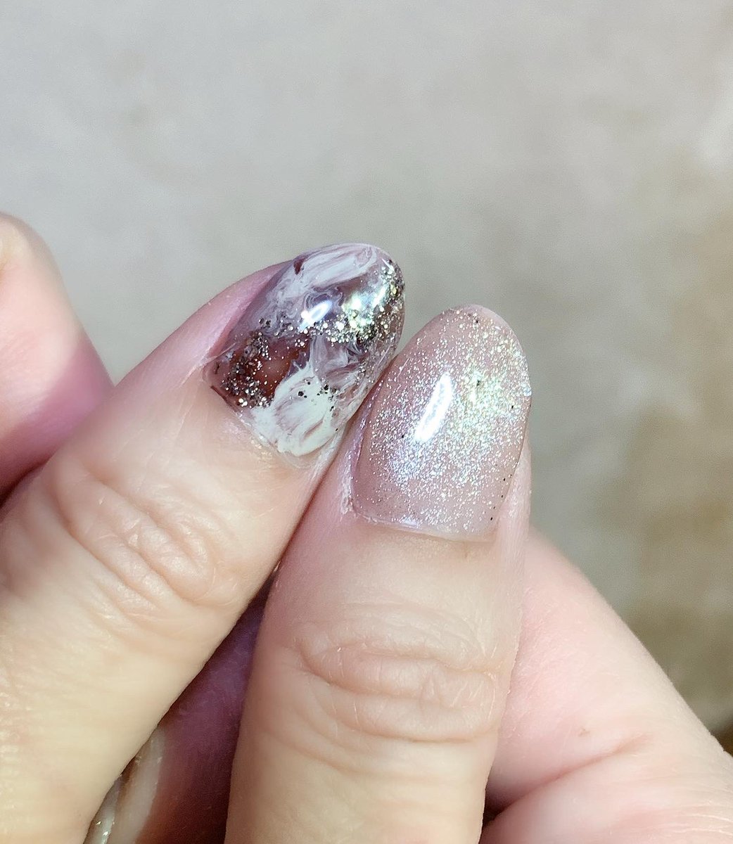 wakako_39's tweet photo. 久しぶりにネイルした💅✨
MOMO SKIN好きすぎる🥰
右手は塗るだけーって思ってたら
シンプルなデザインでこっちの方がお気に入り(*´`)♡
#ネイル
#セルフジェルネイル
#MOMOSKIN
@nailforall_com https://t.co/d6dm63ceFL