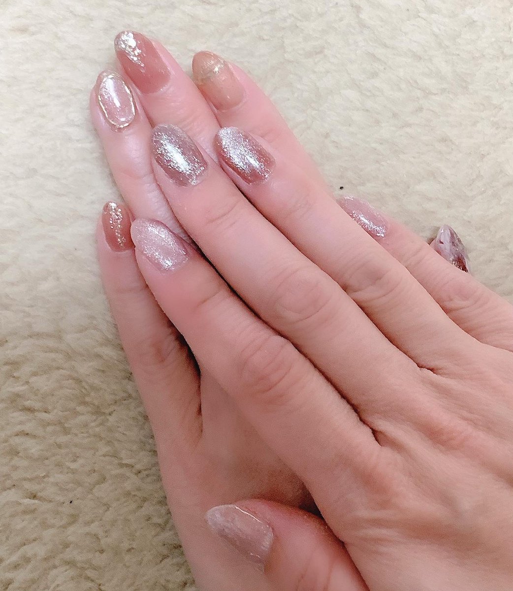 wakako_39's tweet photo. 久しぶりにネイルした💅✨
MOMO SKIN好きすぎる🥰
右手は塗るだけーって思ってたら
シンプルなデザインでこっちの方がお気に入り(*´`)♡
#ネイル
#セルフジェルネイル
#MOMOSKIN
@nailforall_com https://t.co/d6dm63ceFL