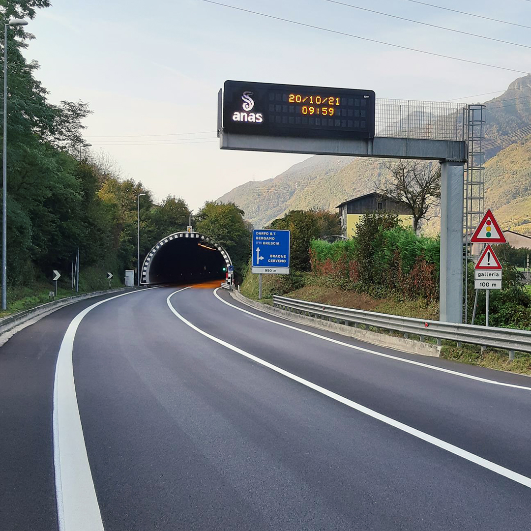 StradeAnas's tweet photo. Terminati i lavori di pavimentazione eseguiti nel tratto della #SS42 "del Tonale e della Mendola" da Stezzano a Bolzano. L'opera ha interessato circa dieci comuni del territtorio. https://t.co/bTtjGqSJD1