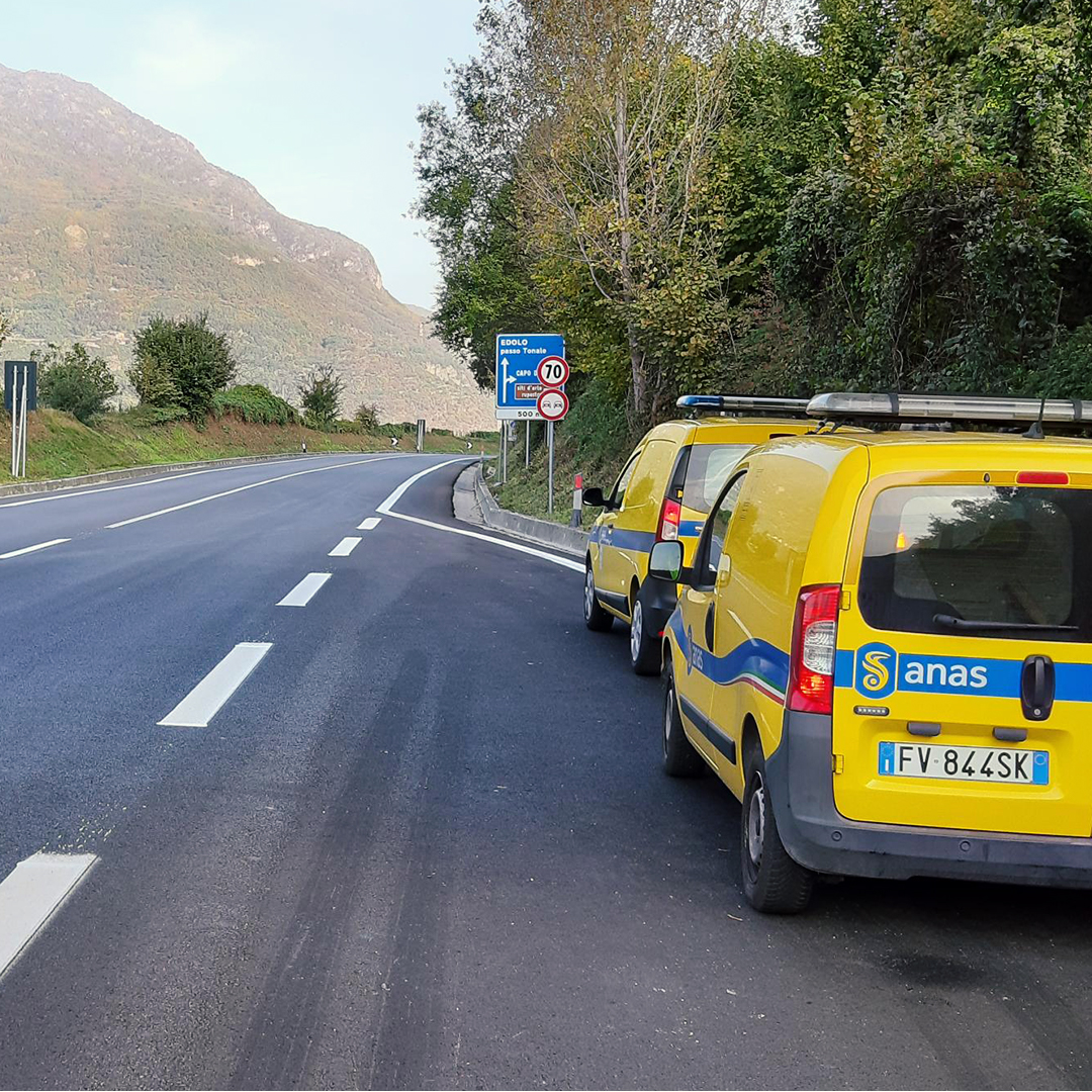 StradeAnas's tweet photo. Terminati i lavori di pavimentazione eseguiti nel tratto della #SS42 "del Tonale e della Mendola" da Stezzano a Bolzano. L'opera ha interessato circa dieci comuni del territtorio. https://t.co/bTtjGqSJD1