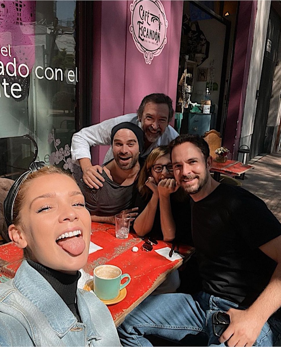GinesGarciaM's tweet photo. Nueva foto de Ginés con sus compañeros de Quien mató a Sara
Seguro que ya tenéis vuestras teorías sobre esta tercera temporada y me gustaría conocerlas. Las compartís conmigo?
#QuienMatoASara
#CesarLazcano
#GinesGarciaMillan
#WhoKilledSara
#Lazcano
#quiatuésara
#quemmatousara https://t.co/AW75JhbOvV