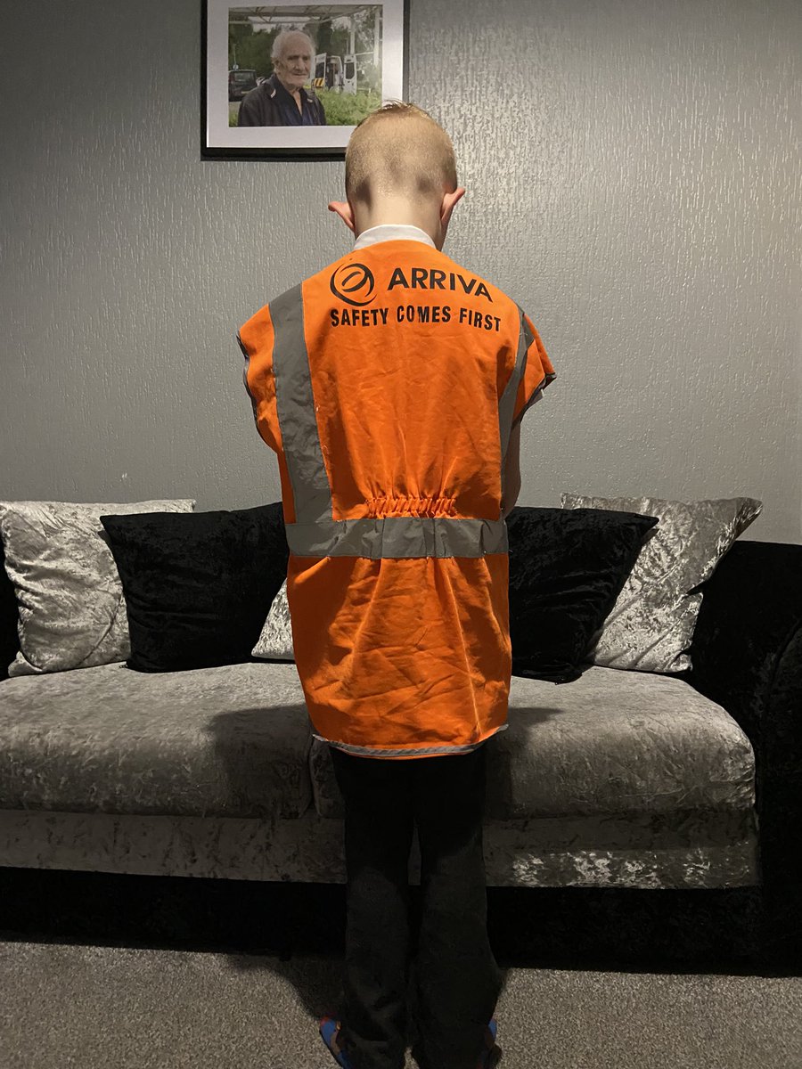 jasonemmarobin2's tweet photo. @ysgolbrynhedydd Bus driver Owen already for world of work week https://t.co/7DmqEhFU4F