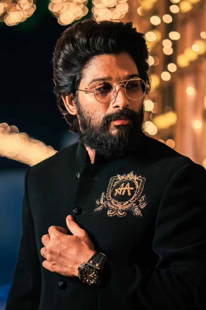 Poised and Sauve,<a href="/alluarjun/">Allu Arjun</a> exhibits charm and style in these pictures from his Diwali celebrations.

<a href="/MandviSharma/">Mandvi Gayatri Sharma</a> <a href="/treeshulmedia/">Tree-Shul Media Solutions</a> 

#AlluArjun #AA #Diwali2021 #Diwalicelebrations #downtownmirror #downtownmirrormagazine