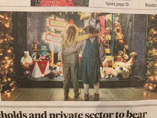 martylyricfm's tweet photo. Christmas is truly upon us… front of ⁦@IrishTimes⁩ https://t.co/HYVzXEvqdH