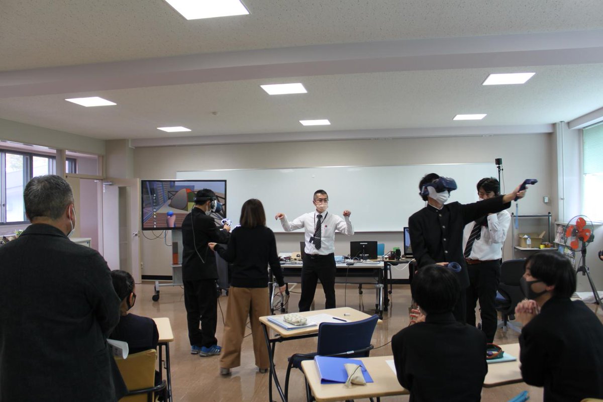 nkhs_hk's tweet photo. 桧山北高校1年生の #体験学習 で…なんと!!最先端の #BIM を操作する!!
午前中は2年生の設計した住宅を #VR で体験するというメニューです。
午後からは、その住宅を生みだした #ARCHITREND ZEROの操作を2年生のサポートで操作を体験します。
#日本製のBIM は、これほど容易に操作できます。 https://t.co/BxM2CI1HdI