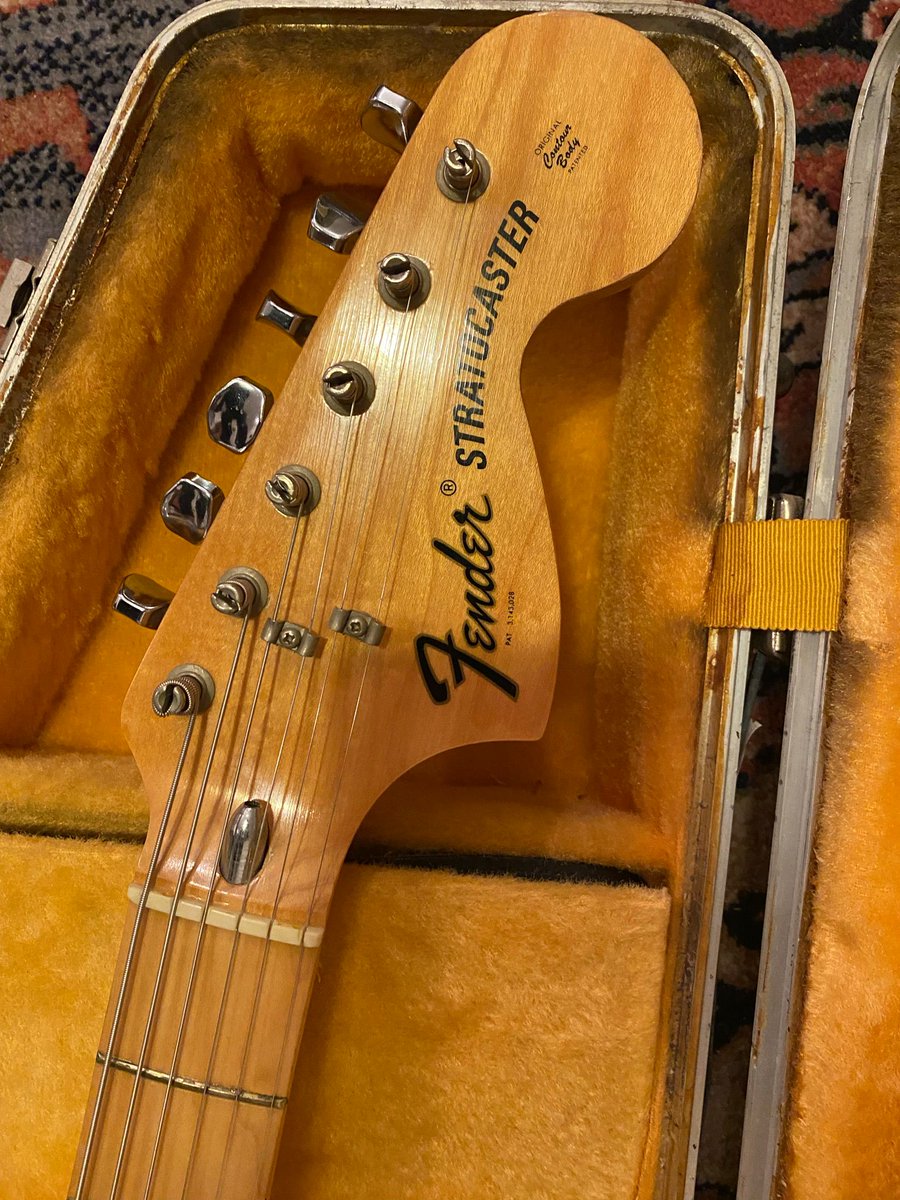 FunkyFranz's tweet photo. 1974 Fender Stratocaster #fender #stratocaster #FunkyFranz https://t.co/sOtPQjlluK