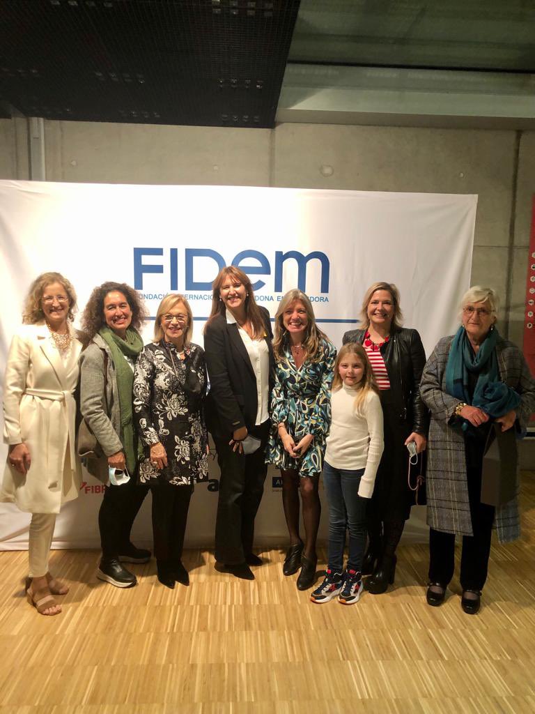 AriBelver's tweet photo. 👏🏽Enhorabona a les premiades #REdonesFIDEM presentat @moltclara XXIV #PremisFidem21 donem veu al #lideratgefemení @FundacioFidem @joanaamam #sororitat
@LauraBorras
Un auditori replè de dones amb molt talent que hem de visibilitzar. #sorotitat
Juntes sumem @lideratge_50a50 https://t.co/uPJsmM5P0x