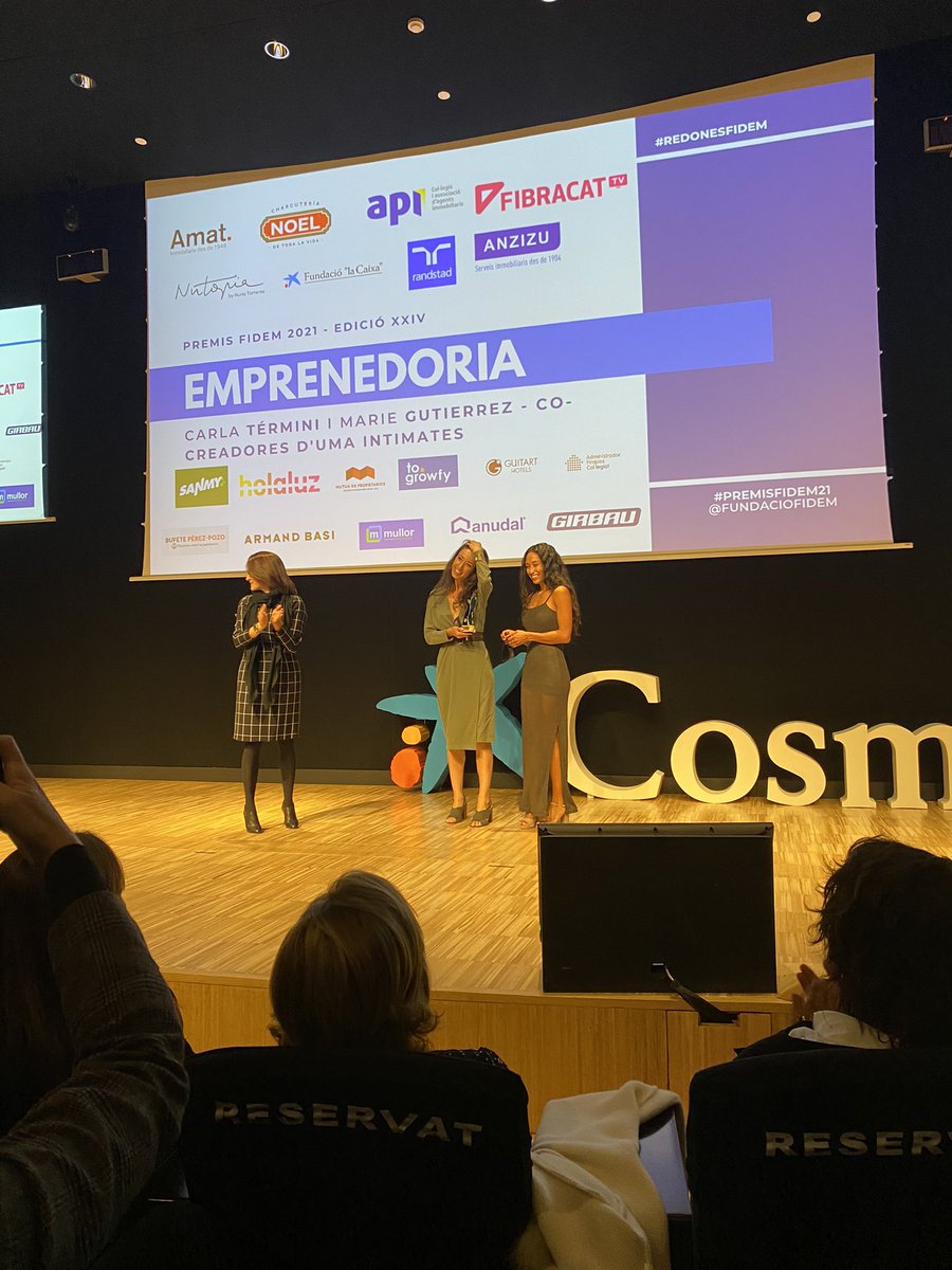 AriBelver's tweet photo. 👏🏽Enhorabona a les premiades #REdonesFIDEM presentat @moltclara XXIV #PremisFidem21 donem veu al #lideratgefemení @FundacioFidem @joanaamam #sororitat
@LauraBorras
Un auditori replè de dones amb molt talent que hem de visibilitzar. #sorotitat
Juntes sumem @lideratge_50a50 https://t.co/uPJsmM5P0x
