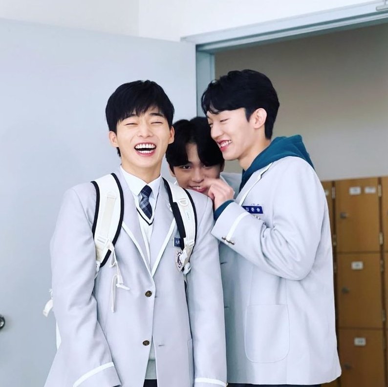 BLUPDATE2020's tweet photo. BEHIND STILLS | #CherryBlossomsAfterWinter #겨울지나벚꽃 (2022)

© Shin Jeewon's IG Story https://t.co/P4OypCy7Ii