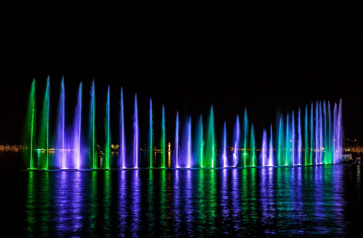 Ontdek de twee projecten op één van de satellietlocaties: <a href="/hightechcampus/">High Tech Campus</a> ✨ 

 🎇 The Water Wall by Aquatique Show Creative Team
🔦  Led Light District by 3Beam

#Eindhoven #GLOW2021 #GLOWEindhoven #HighTechCampus