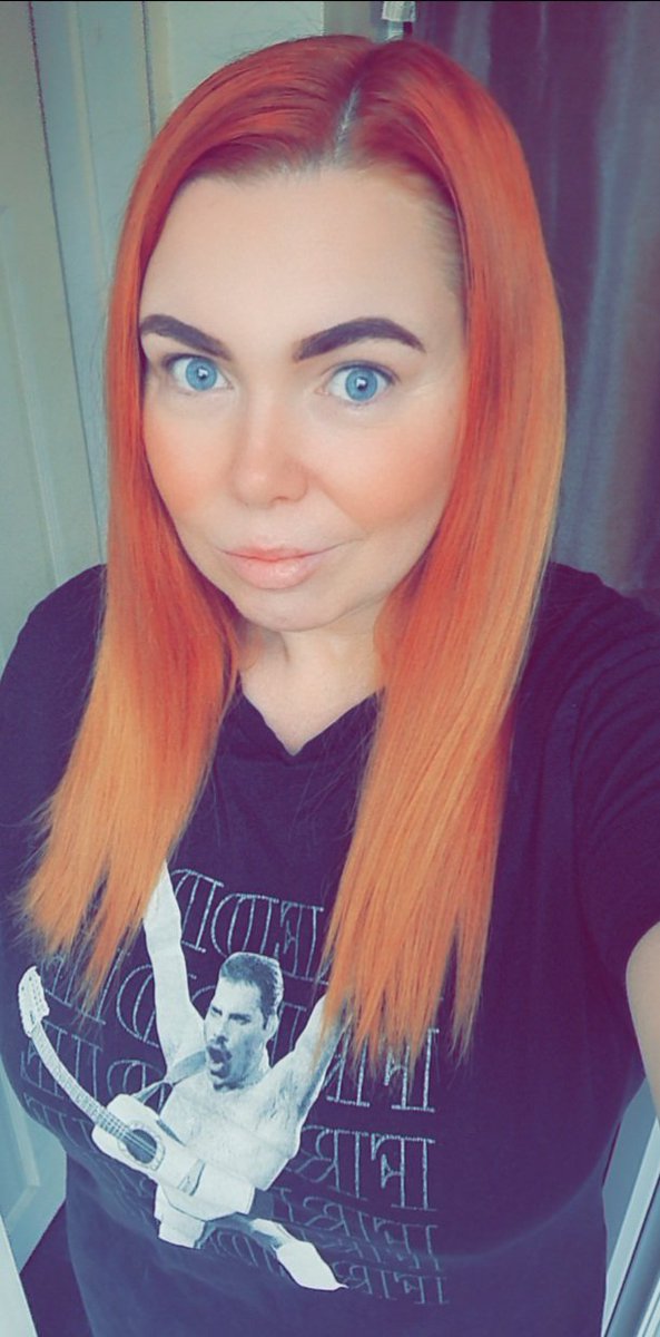 ginmonster85's tweet photo. Feeling that 2 yearly scissor itch again ✂️ but how short to go this time 🤔 #snipsnip https://t.co/nkRKMl4oWb
