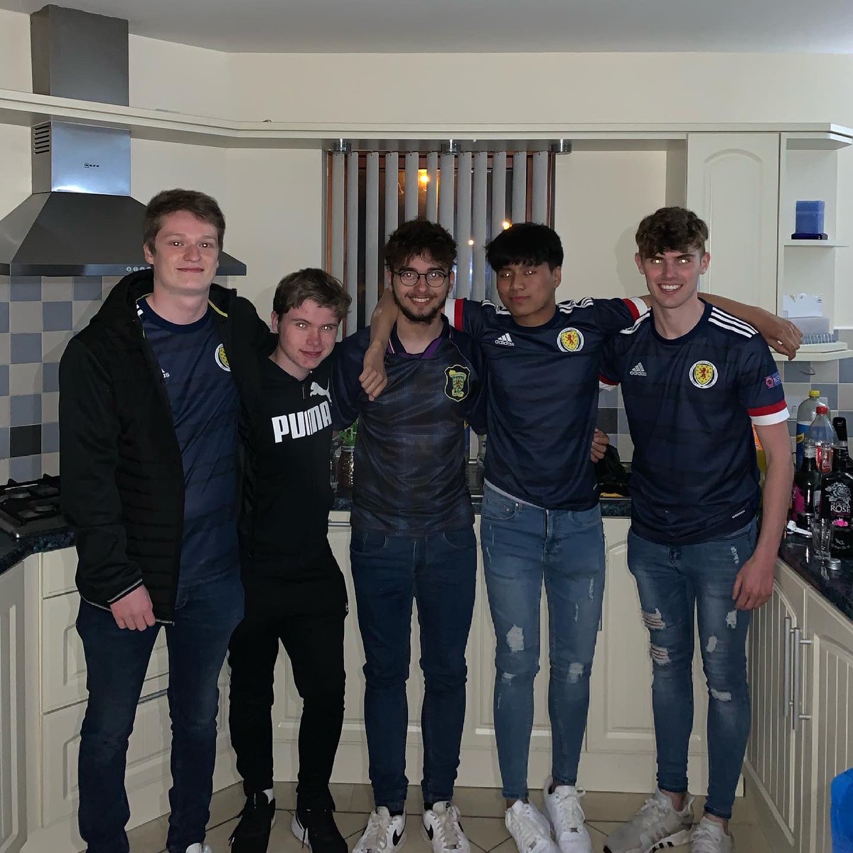 irvinlab_'s tweet photo. Happy 19th birthday @JayxMunro hope you have a good day and al see u soon brother x💙🎉 https://t.co/xLcvCOcTPT
