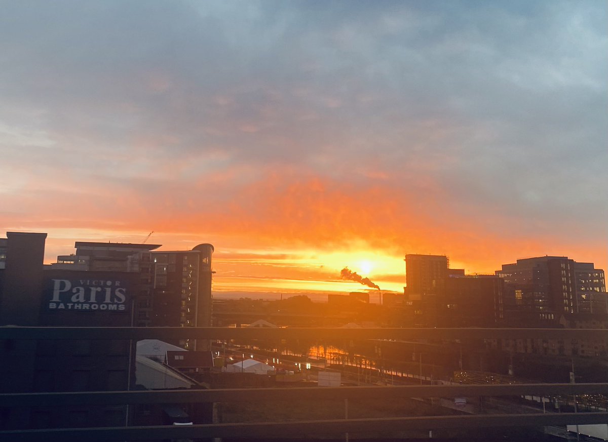 Brick_Cop's tweet photo. Sunrise over The Clyde ☀️🏴💯
Good Morning from #COP26 The weather, whilst a little chill, has been beautiful this week! Stay safe and look after each other and no doubt see you out and about throughout the day! #BrickCop26 #ThinBlueLine #GlasgowCop26 #FridayMotivation ☀️🏴🚨💯 https://t.co/ZXIiwv8SOD