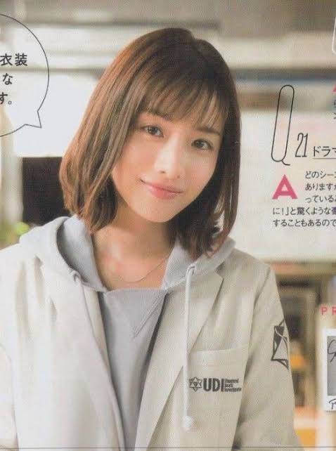 海瑠 最近読書垢気味です ー A 顔が美形な方はショートが似合うっていうけど 石原さとみちゃん ショートも可愛いけどやっぱり ロングヘアが似合うと思うなぁ ホントにお顔の輪郭も美しいなぁ アンナチュラルの髪型もよいよね っていうか
