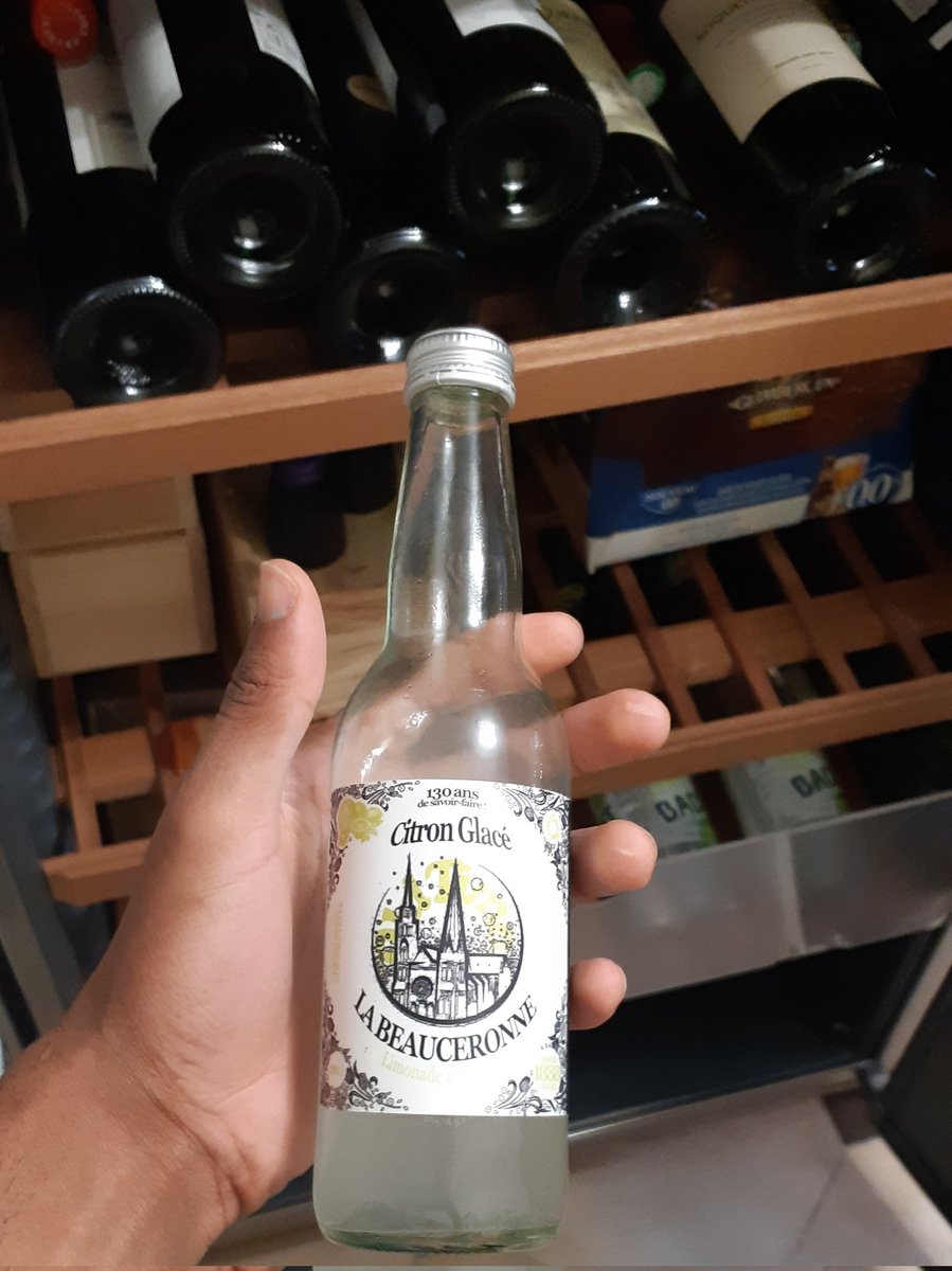 ydogbe_'s tweet photo. @RubyOTF ça me fume, ça fait des mois que je la garde dans la cave en mode c'est une bouteille de pineau https://t.co/8kiNhWjAUa