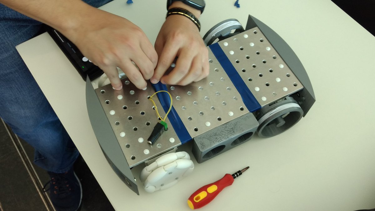 The CLF robot is coming together! Just a few modifications and new printed parts, then it is ready.

#EXAM4point0
#lifelonglearning 
#Industry40 
#EUVocationalExcellence