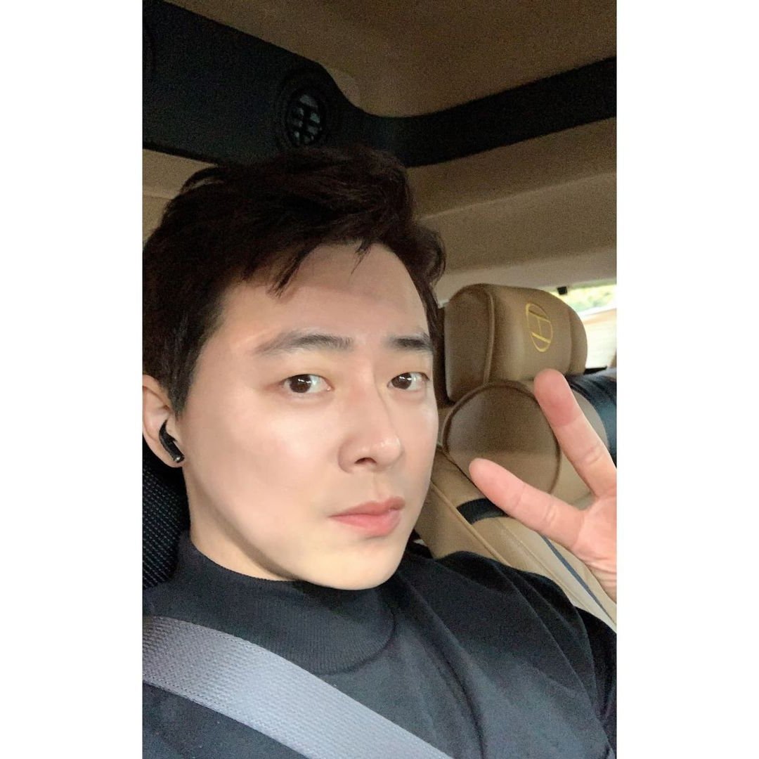 이게 얼마만의 셀카야