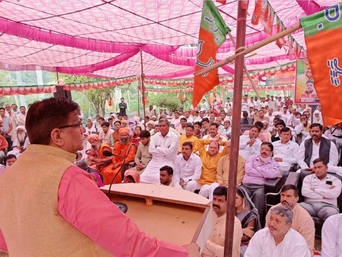 OPDhankar's tweet photo. इस शुभ अवसर पर आज मेवात में कार्यकर्ता बंधुओं के साथ प्रधानमंत्री जी के कार्यक्रम में वर्चुअल माध्यम से भाग लिया और उनका प्रेरणादायक संबोधन सुना।

#PMAtKedarnath https://t.co/0mWkkKYyLC