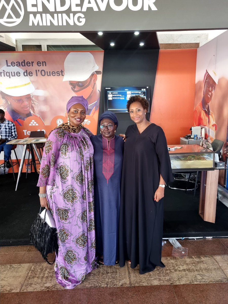 aminatalyfaye's tweet photo. #SIM2021 c'est aussi @WIC_Senegal et @SenegalWim qui se retrouvent! Toujours heureuse d'échanger avec mes sœurs @Naboufall et #Rokhaya_Diallo_Sarr https://t.co/4xdeTlotTL