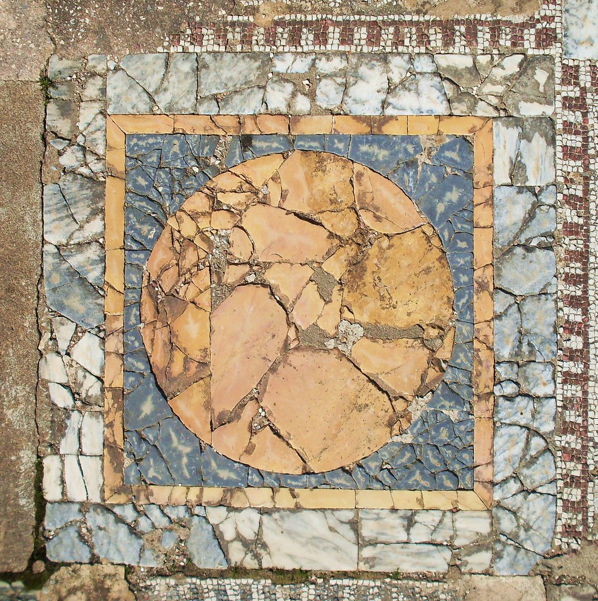 fredericlecut's tweet photo. 2 square mosaic panels where opus sectile and opus tessellatum are jointly used. Late 4th, early 5th century. Carthage, mosaique des chevaux.
#tessellatum #sectile #carthage #romanmosaic #tunisia #horses https://t.co/t8ZazVA9WE