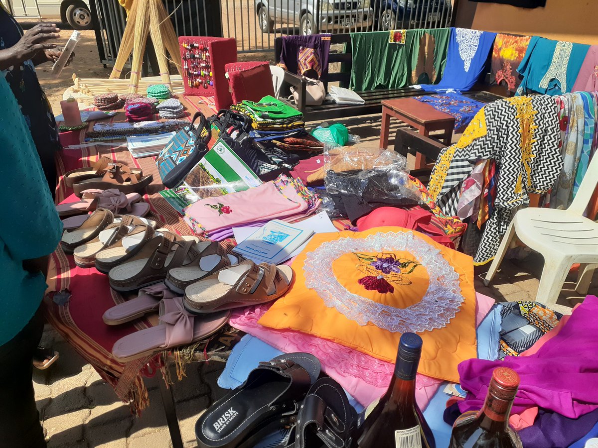AmaniRiya's tweet photo. International day of rural women happening now at Nyakutan cultural center ..come show your support 
#SSOT #internationaldayofruralwomen 
#mgcsw 
@WFP_SouthSudan 
@UNCHR @oxfamsouthsudan @FAO @UN_Women @SweinSouthSudan https://t.co/0NXL0YfK8q