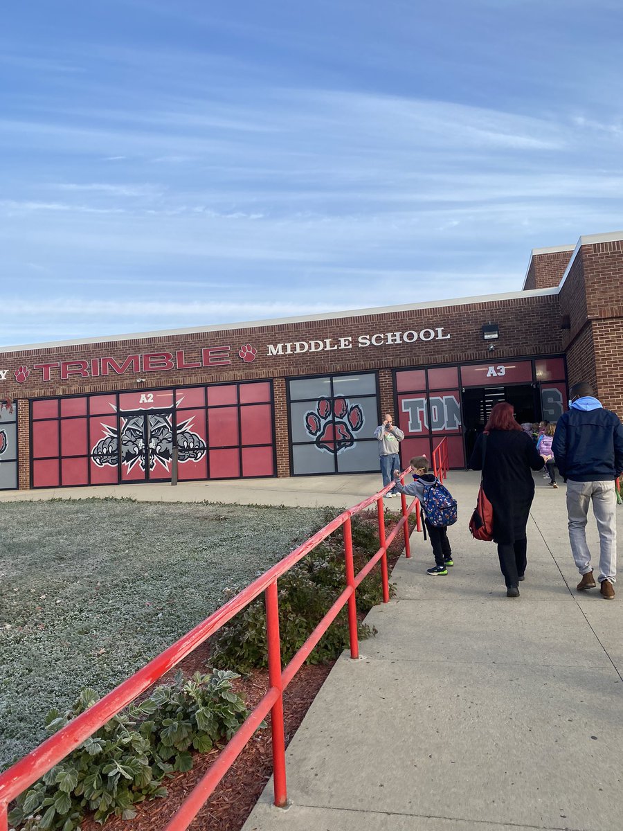 lalamama2's tweet photo. EPFP 1st stop, Trimble ES & MS where beautiful spaces offer clinical & dental, resources to students, staff & families. Thank you for the tour & welcome! #csu #policy #Edleaders #LCBD https://t.co/KoEAGv3aGZ