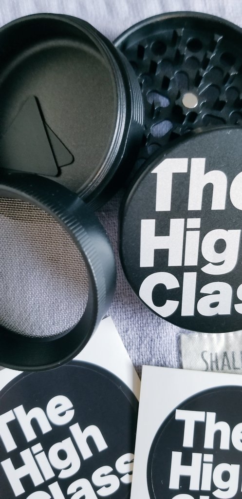 nasusan0628's tweet image. #TheHighClass
届いたけどこれは手にとってわかる品質の良さ、デザインもシンプルでカッコいい。
セラミック加工でサラサラしてるから掃除も楽そう。
ステッカー3枚付いてきたから1枚は隣のおばあちゃんにあげよう。
これは良い買い物をしたよ。うん。