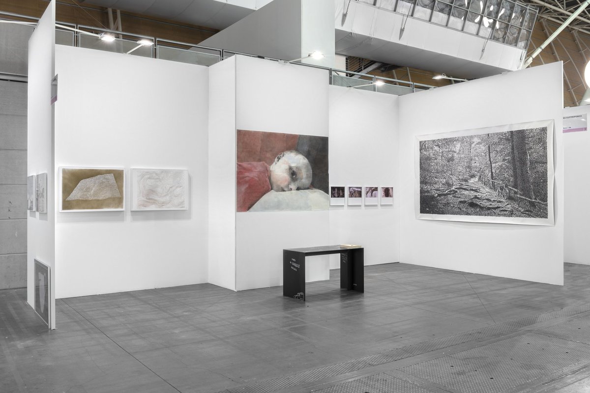 exelettrofonica's tweet photo. Eccoci! #ExElettrofonica at #Artissima2021 .
From left works by: Margherita Moscardini, Iluia Ghita, Elena Mazzi, Federico Pietrella. https://t.co/x6UgLfT27k