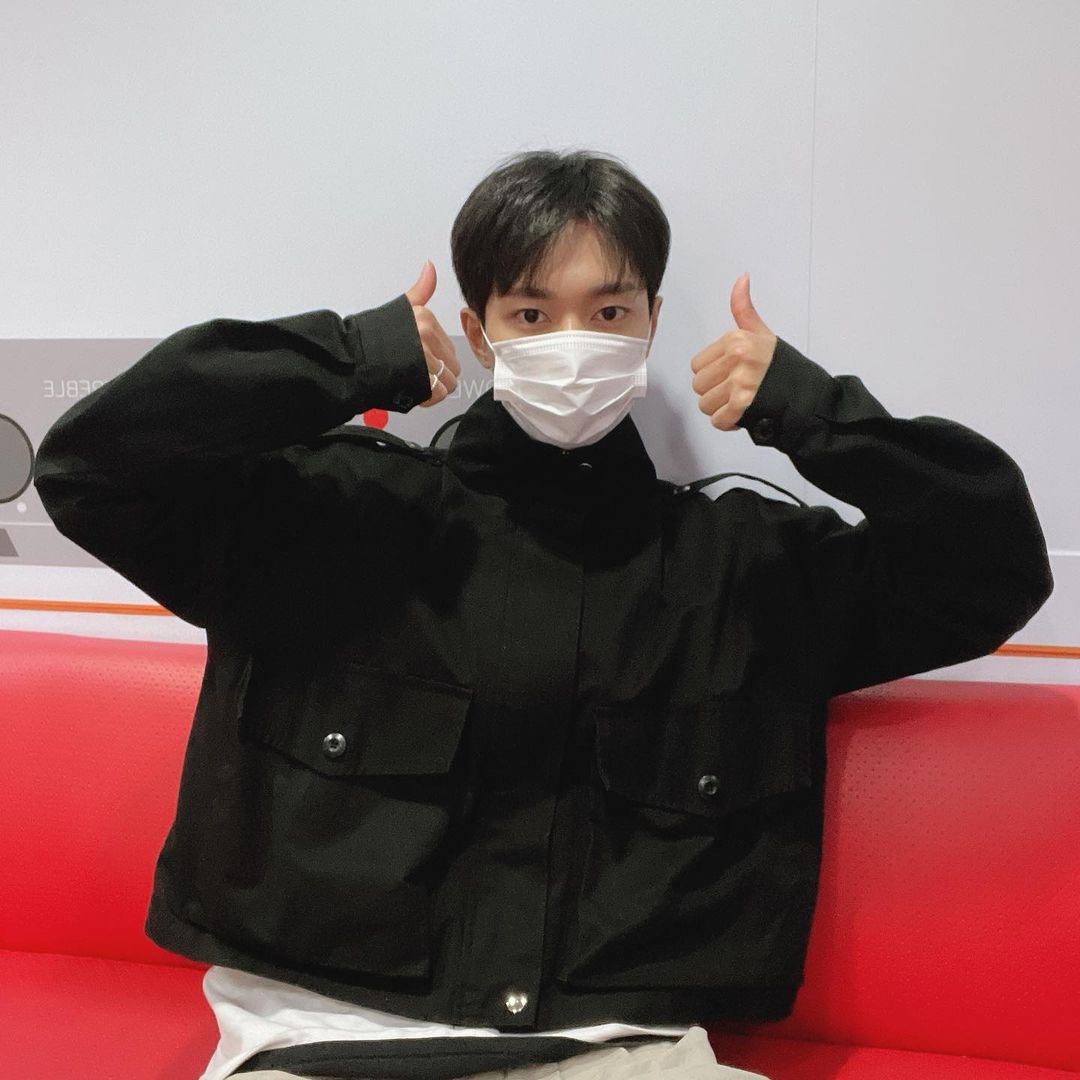 Tinkerland0303's tweet image. 211105 MUSIC ACCESS [@/musicaccess_arirang] Instagram post

#MUSIC_ACCESS #VIP_ACCESS with #Oh_Hee_Jun🏅

instagram.com/p/CV4gyVlBkvx/…

#크나큰 #KNK #오희준 #희준 #희준짱짱 #HEEJUN #OHHEEJUN #밤 #NIGHT