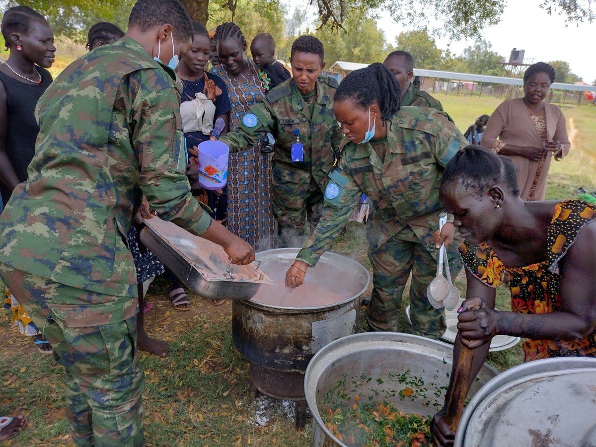 Building confidence among local communities across #SouthSudan🇸🇸 is🔑for #UNMISS. 
Peacekeepers from #Rwanda🇷🇼 in Eastern Equatoria conducted sessions on food &amp; nutrition at Torit Hospital to help reduce malnutrition in children + conducted general repairs.
Thank you Rwanda!
#A4P