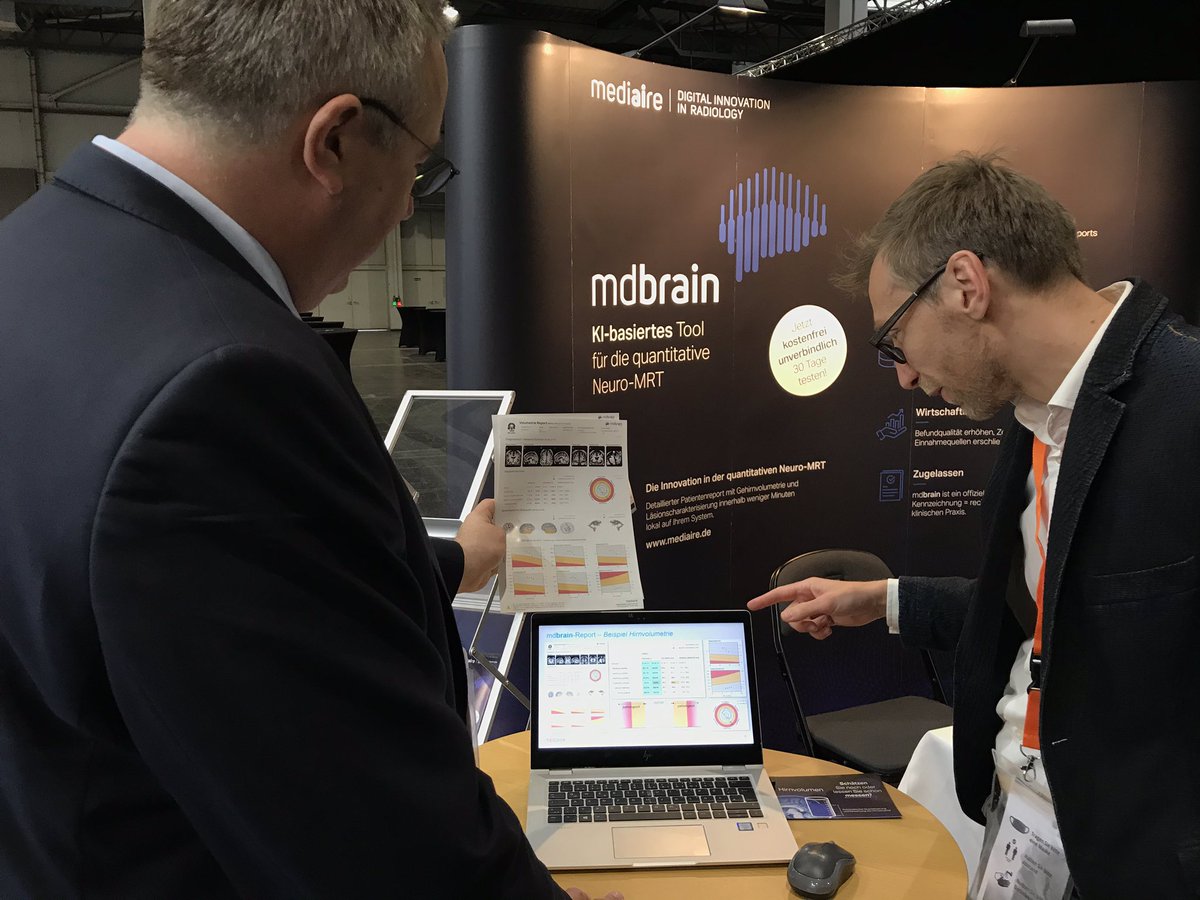 healthcare_de's tweet photo. #RadiologieKongressRuhr, Beispiel aus der Ausstellung: #Startup @mediaireAI ➡️ Vom Schätzen zum Messen dank #KI #mdbrain 💪 Quantitative Aussagen zum #Hirnvolumen ermöglichen mit #BigData und #deeplearning den „Laborbefund“ bei #MRT https://t.co/alQkikW0uJ