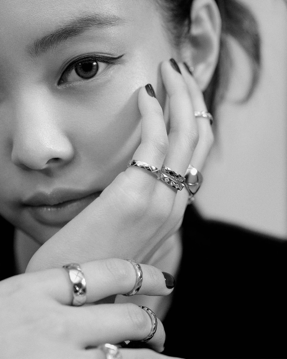 CHANEL's tweet photo. A new Crush on JENNIE. 
CHANEL is happy to announce JENNIE, artist and CHANEL brand ambassador, will join the new COCO CRUSH campaign to be revealed in January 2022.
#CocoCrush #CHANELFineJewelry https://t.co/Q4xezMVLfL