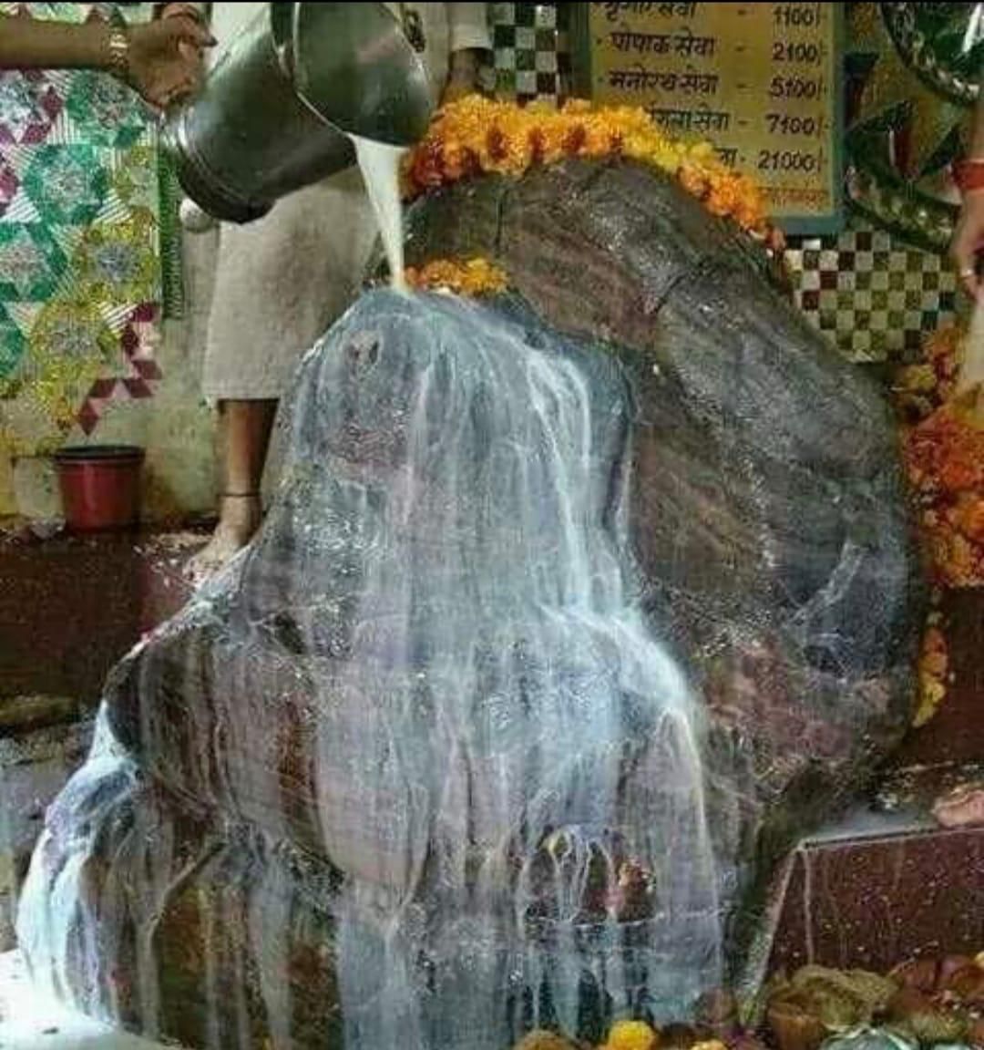 vishalji1981's tweet photo. भगवान श्री कृष्ण द्वारा प्रकृति एवं गौ माता के संरक्षण को समर्पित पावन पर्व गौवर्धन पूजन की मंगलकामनाएं।
भक्तों का सरंक्षण किया। भक्त वत्सल भगवान श्री कृष्ण की जय
जय श्री कृष्ण
जय हो हिन्दू संस्कृति https://t.co/ZhPEwKHvNR
