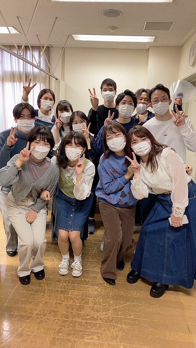 tuneup_os's tweet photo. ☆*:.｡. 文化祭出演 .｡.:*☆

2年ぶりに開催された文化祭ライブに出演しました！✨

モスコミュールとのコラボではいつもと違うダークな私たちをお届けしました😈

そしてなんと！ありがたいことに今回のライブではトリを務めさせていただきました〜😭👏

ラストイヤーまだまだ駆け抜けるぞ〜！🎸🌱 https://t.co/S1BRVQxgy9