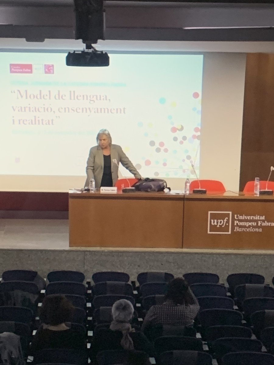 marclia's tweet photo. 👩‍💻 Seguint la 7a Jornada de la Càtedra Pompeu Fabra.
Molt d’acord amb la intervenció inicial de M. Teresa Cabré. Cal establir els límits de la variació a l’escola, buscar l’equilibri per evitar la fragmentació. https://t.co/BUfNfimDUO