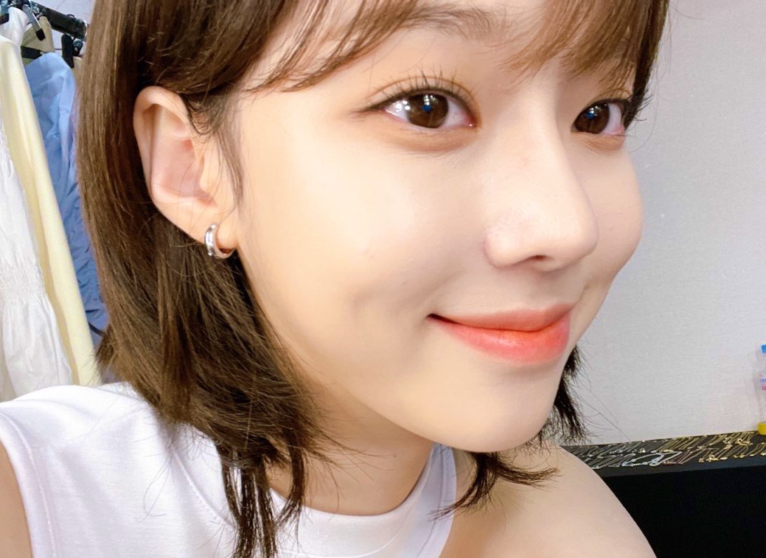 aeght8's tweet photo. aespa girlies and their dimples 😂 https://t.co/4fkGZaj64x