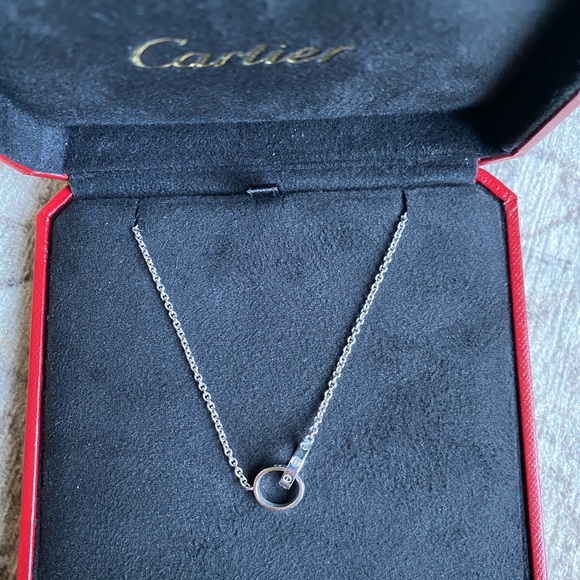 mcnubbin's tweet photo. So good I had to share! Check out all the items I'm loving on @Poshmarkapp #poshmark #fashion #style #shopmycloset #bobeau #cartier #louisvuitton: https://t.co/kKhruE4FEb https://t.co/RkYRHzbPAG