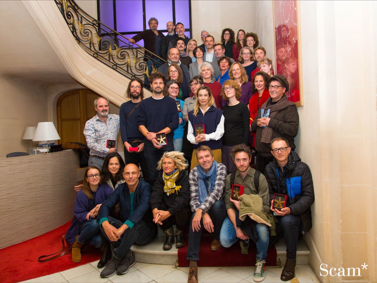 Hier soir à la Scam, tous les lauréats et lauréates des Etoiles 2021 rassemblées pour recevoir leur trophée. Vous les retrouverez au <a href="/forumdesimages/">Forum des images</a> à partir de 14h aujourd'hui et jusqu'à dimanche soir autour de leur film. programme : evenements.scam.fr/Festivaldeseto… . Photo Cyril Etien.