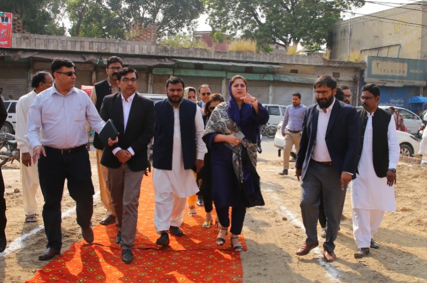 PtiOfficialSGD's tweet photo. تقریب میں ڈپٹی کمشنر قصور، چائلڈ رائٹس ایکٹیوسٹ نادیہ جمیل، چائلڈ رائٹس قانون دان حسان نیازی,ممبران بورڈ آف گورنرز سیمہ انوار اور چوہدری صدیق نے بھی شرکت کی وزیراعلٰی پنجاب نے 2019 میں چائلڈ پروٹیکشن یونٹ قائم کرنے کا وعدہ کیا تھا
#CPWB #ChildHelpline1121 #ChildProection #kasur https://t.co/LYVUDo0QVv