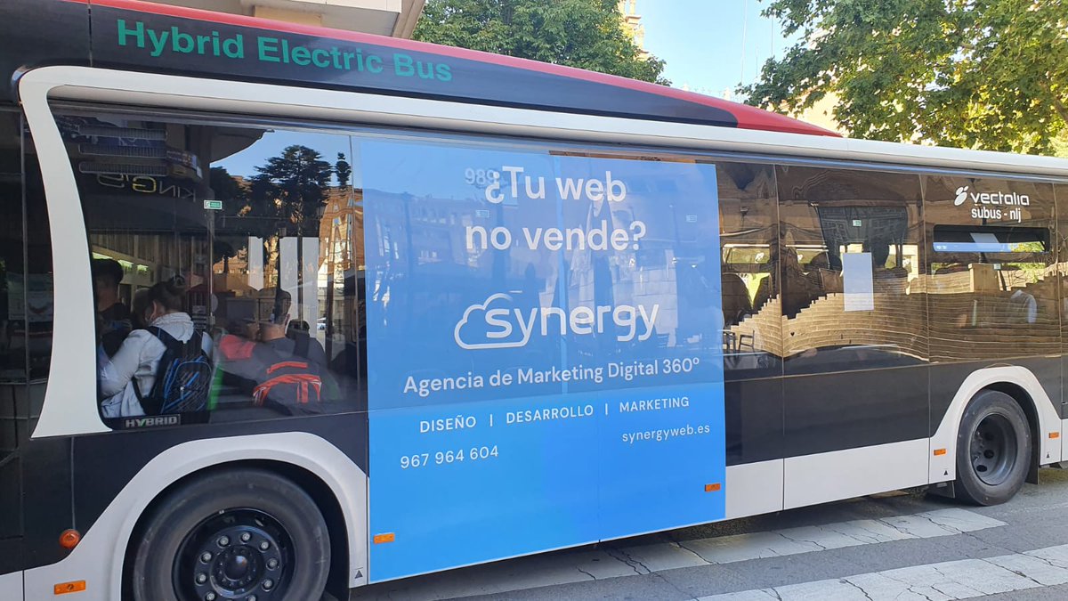 synergywebs's tweet photo. 📢De manera oficial os presentamos nuestra campaña OFFLINE. Ojalá, ahora de verdad, os guste porque seguimos sabiendo que anunciar una empresa de marketing digital a través de una campaña offline es raro pero LO HEMOS HECHO y ¡la cosa va sobre ruedas 🚌! #ApostamosporAlbacete https://t.co/ZxMiyylGnJ