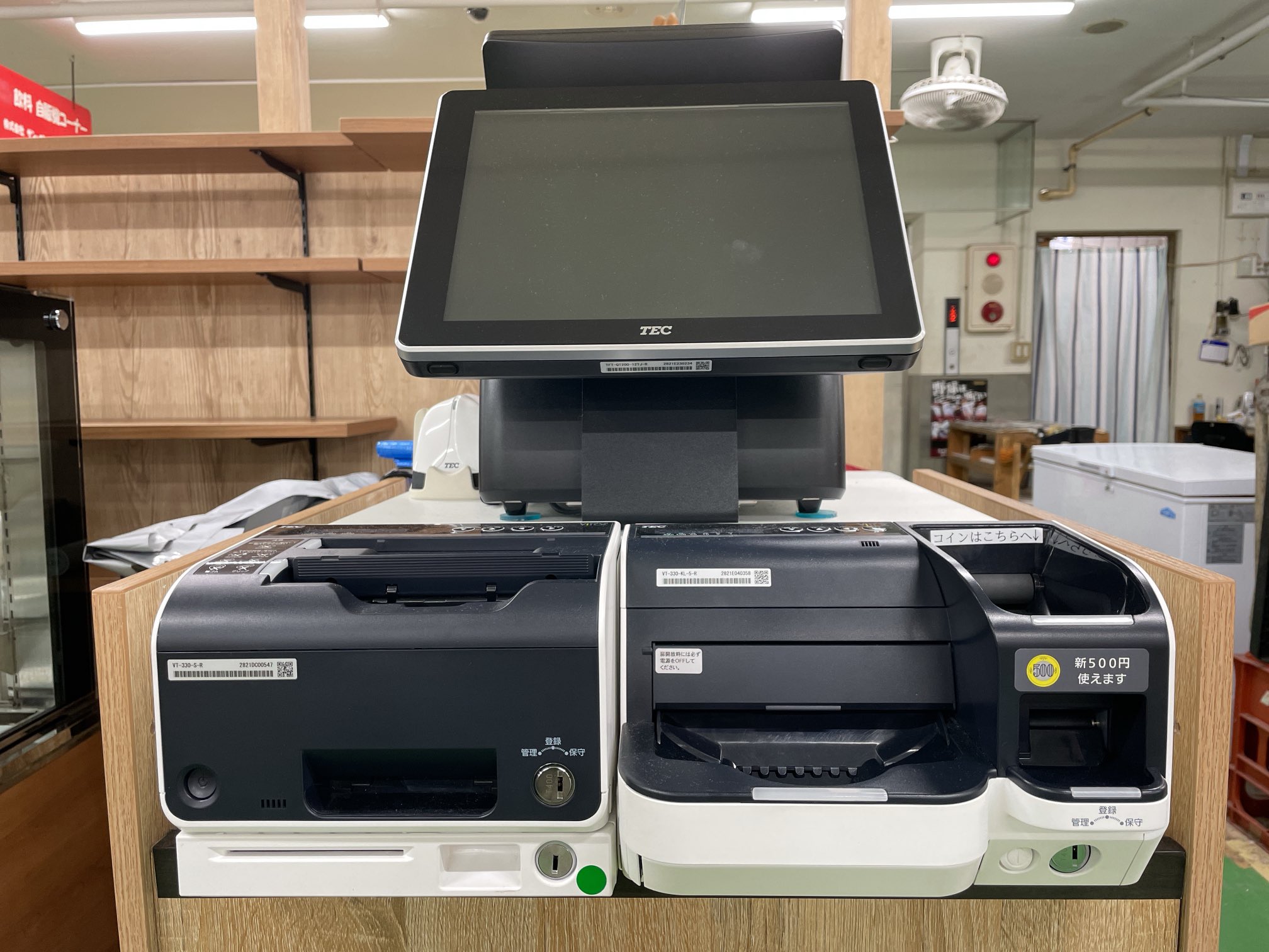 東芝テックPOSレジ QT-200 + 自動釣銭機 VT-330 自動釣銭機 VITESE（ヴィッテス） VT-330：東芝テック株式会社